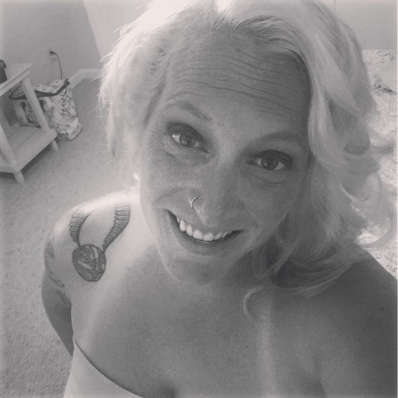 Meet your Posher, Kelli - Picture 2 of 5